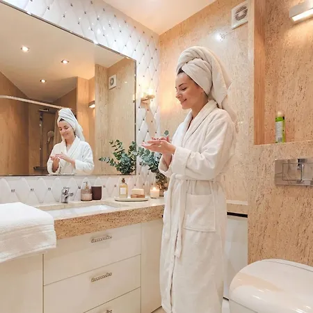 Szlak 77 Modern Next To The Main Train Station With Free Parking *