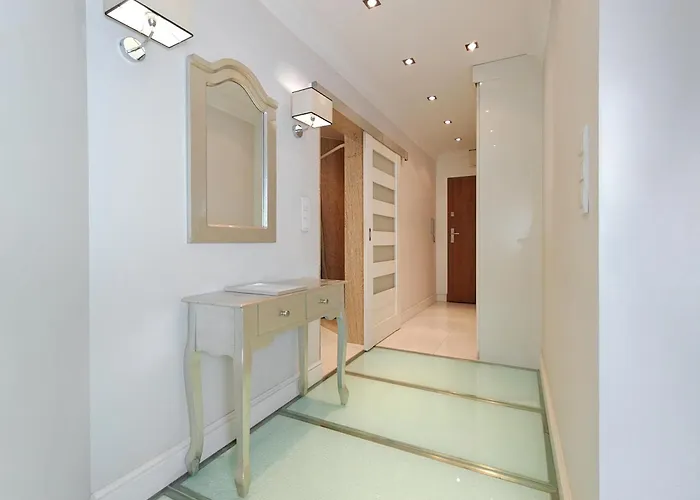 Szlak 77 Modern Next To The Main Train Station With Free Parking 公寓