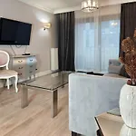 Apartment Szlak 77 Modern Next To The Main Train Station With Free Parking *