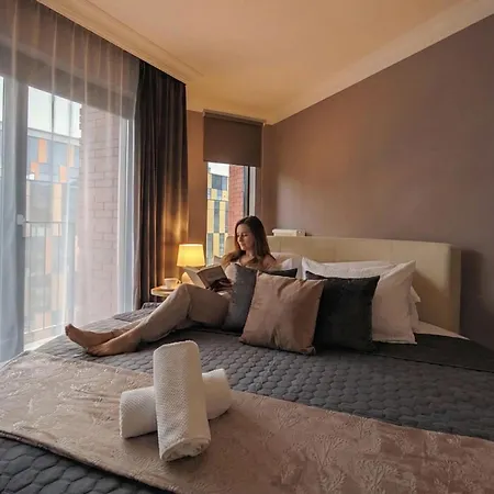 Szlak 77 Modern Next To The Main Train Station With Free Parking